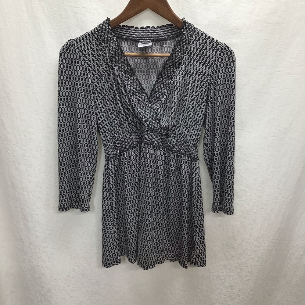 Motherhood Maternity black/white print top